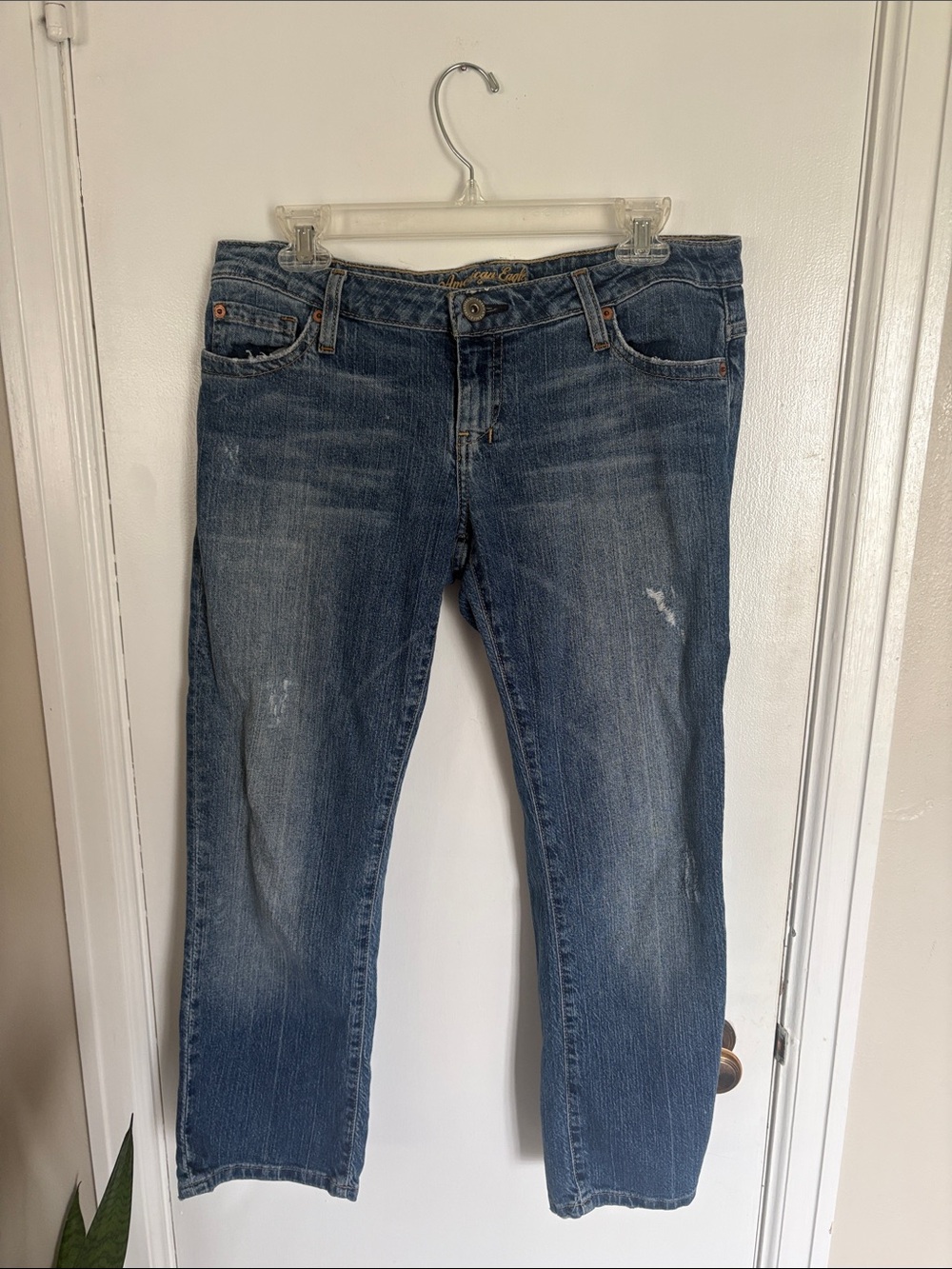 Low-Rise American Eagle Women's cropped Jeans